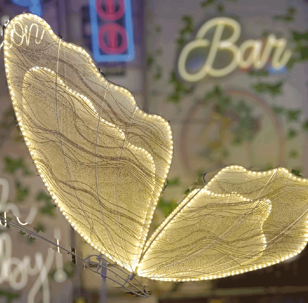 Mariposa luminosa en led con base 80 cm para decoraciones