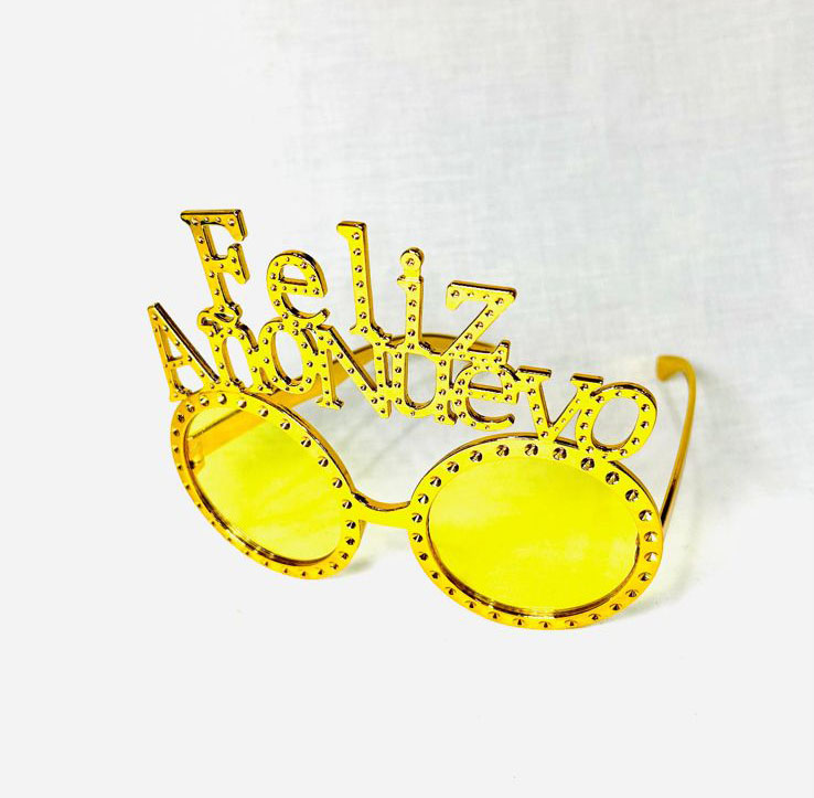 Lentes amarillos de fin de año